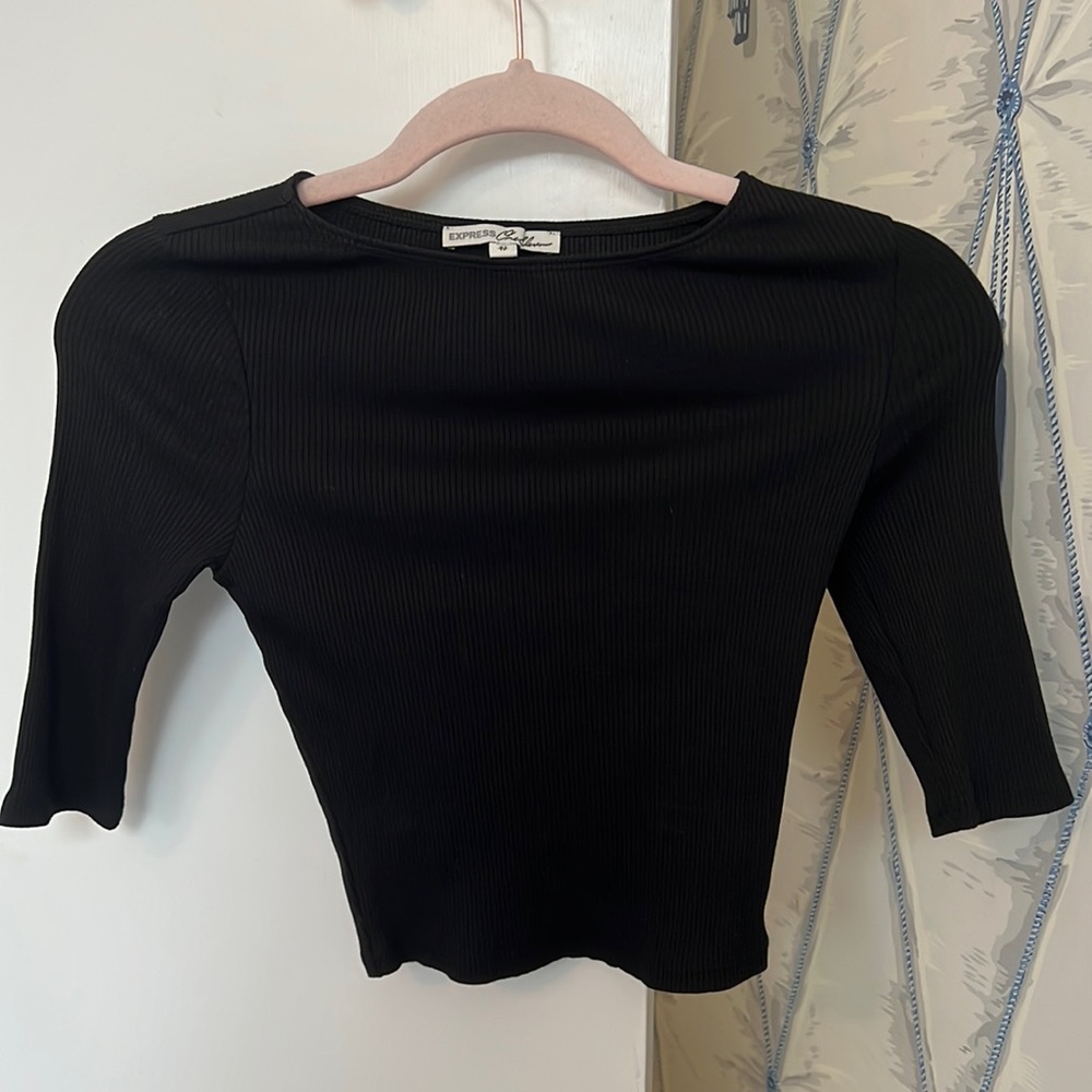 Express Cropped Top w/ mid-length sleeves